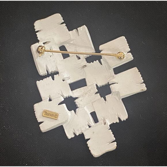 Vtg 60s Crown Trifari White Enamel Abstract Geometric Brooch Pin Signed Jewelry - Picture 2 of 6